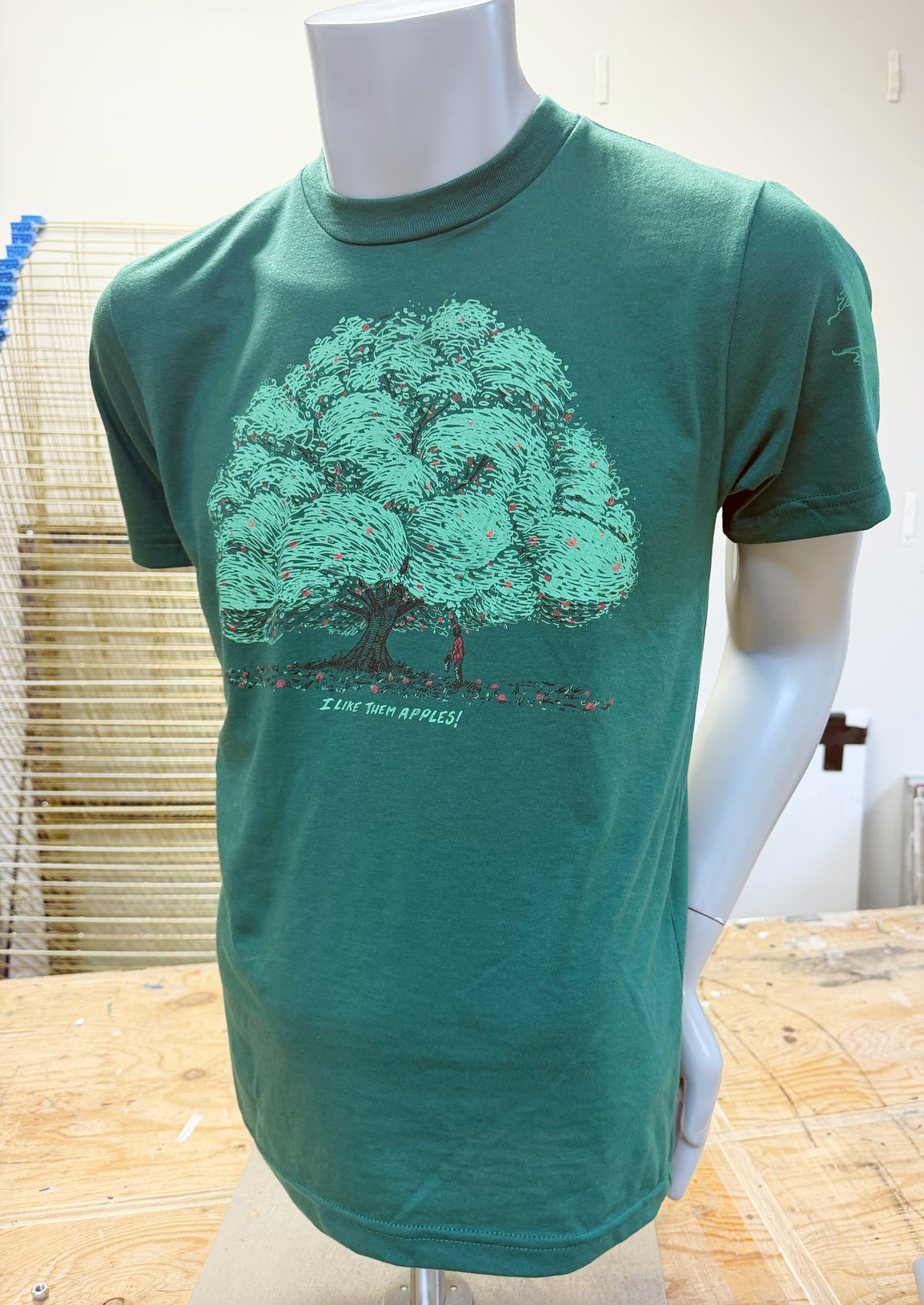 I LIke them Apples! T-Shirt - Hand-Printed on Organic Cotton / Recycled Polyester